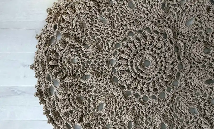 VIctorian Christmas _0002_8. LACE DOILIES