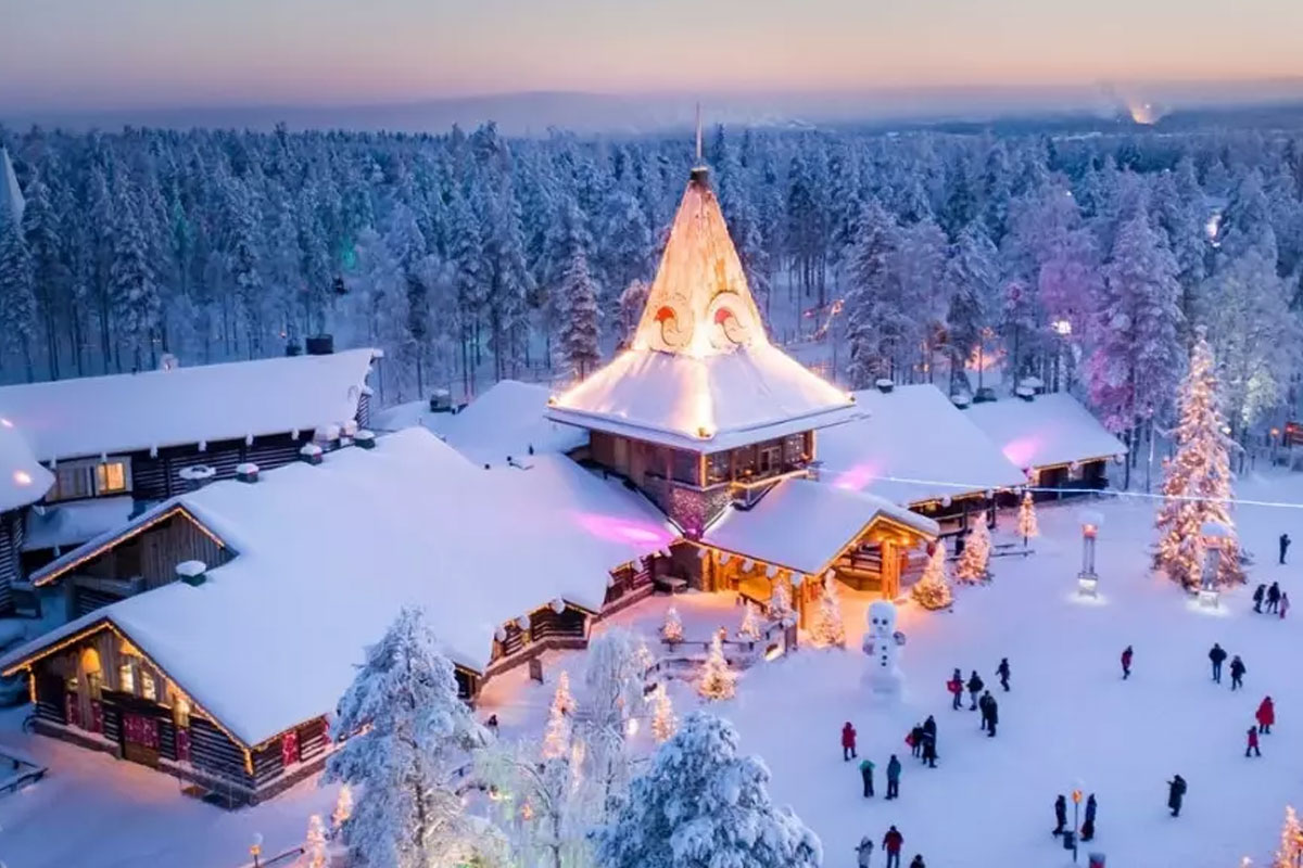 10-Vacation-Destinations-for-Christmas-Lovers-Lapland-Finland